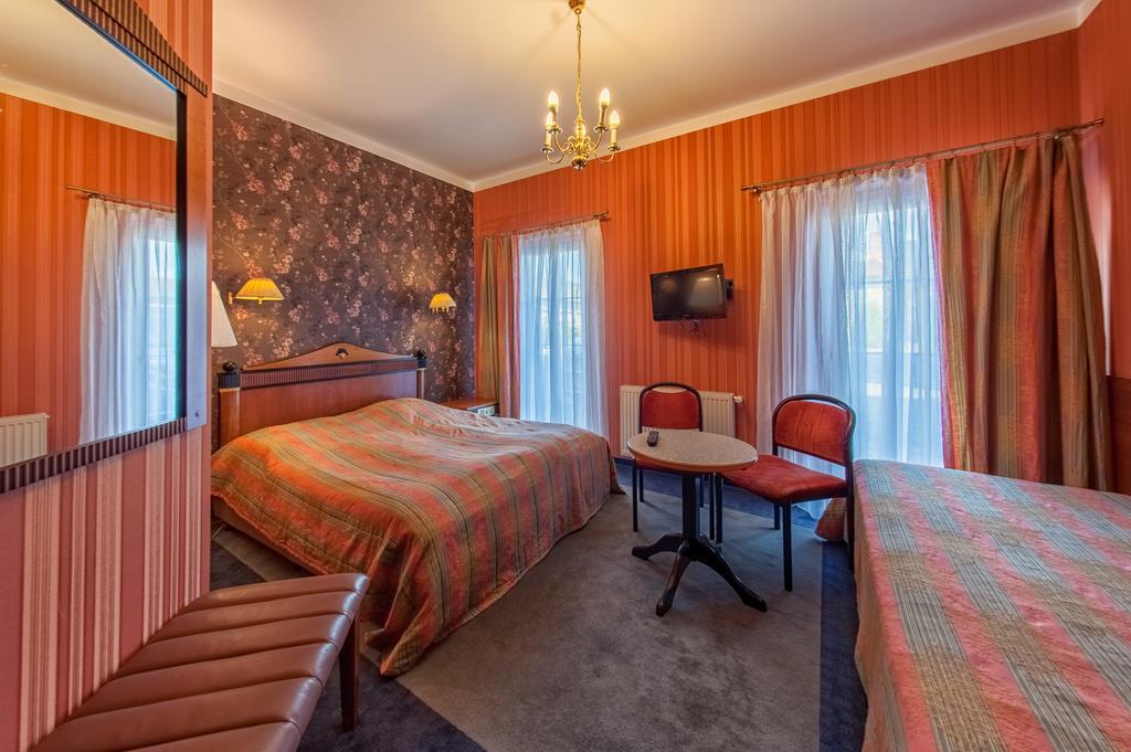 Arkadia Gosciniec Hotel Opole Room photo