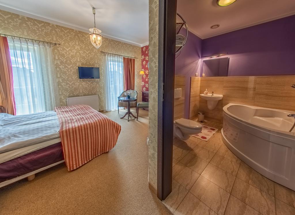 Arkadia Gosciniec Hotel Opole Room photo