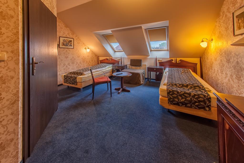 Arkadia Gosciniec Hotel Opole Room photo