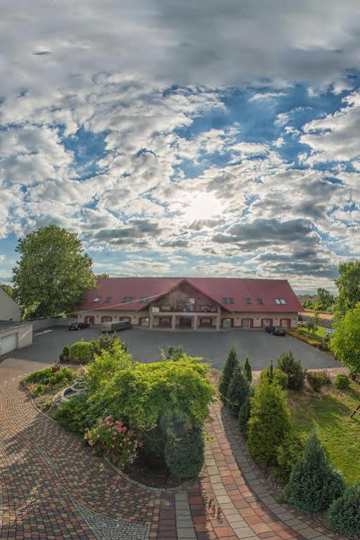 Arkadia Gosciniec Hotel Opole Exterior photo